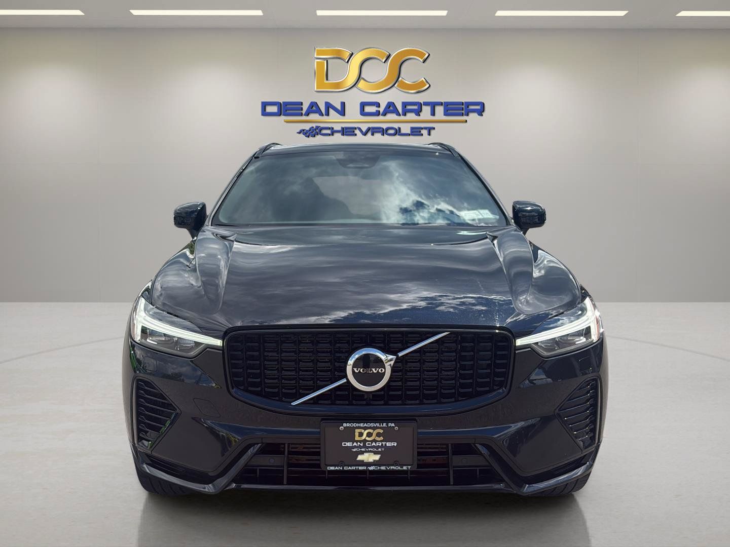 Used 2022 Volvo XC60 T8 R-Design w/ Climate Package AWD/4WD image 8