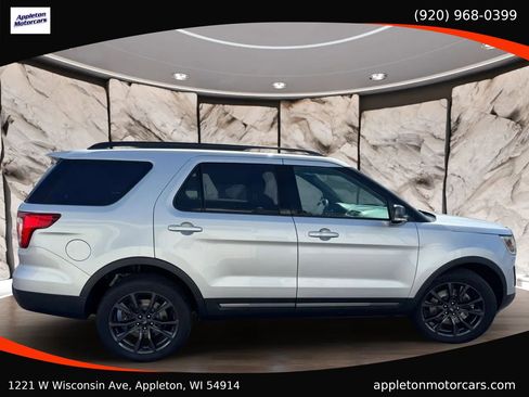 Used 2017 Ford Explorer XLT w/ Equipment Group 202A image 6