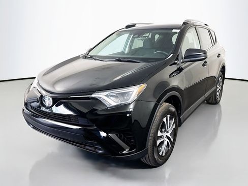 Used 2017 Toyota RAV4 LE image 4