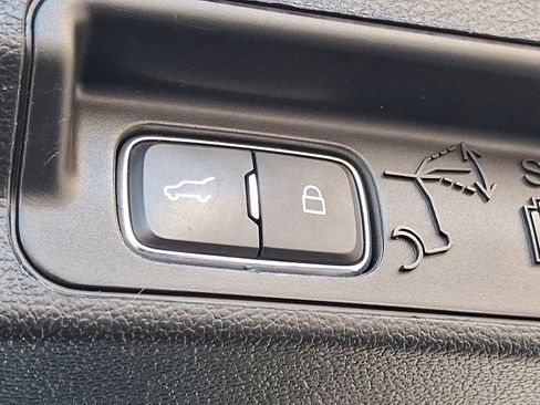 Used 2020 Ford Explorer Platinum w/ Premium Technology Package image 29