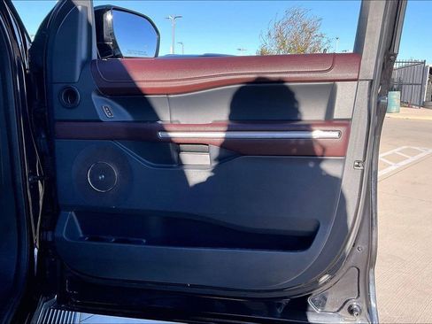 Used 2024 Ford Expedition Limited image 23