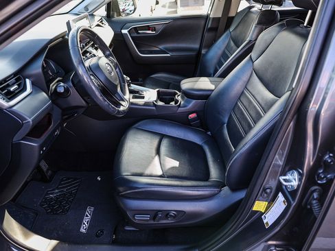 Used 2020 Toyota RAV4 Limited image 10