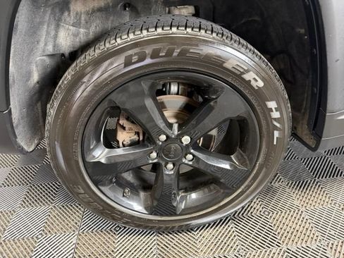 Used 2024 Jeep Grand Cherokee Altitude AWD/4WD image 45