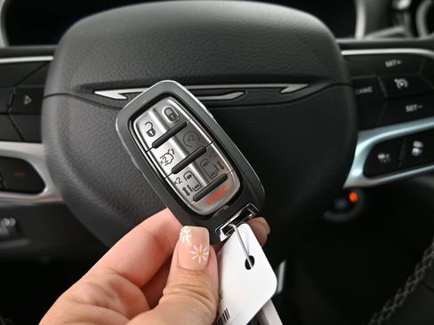 New 2027 Chrysler Pacifica Select FWD image 29