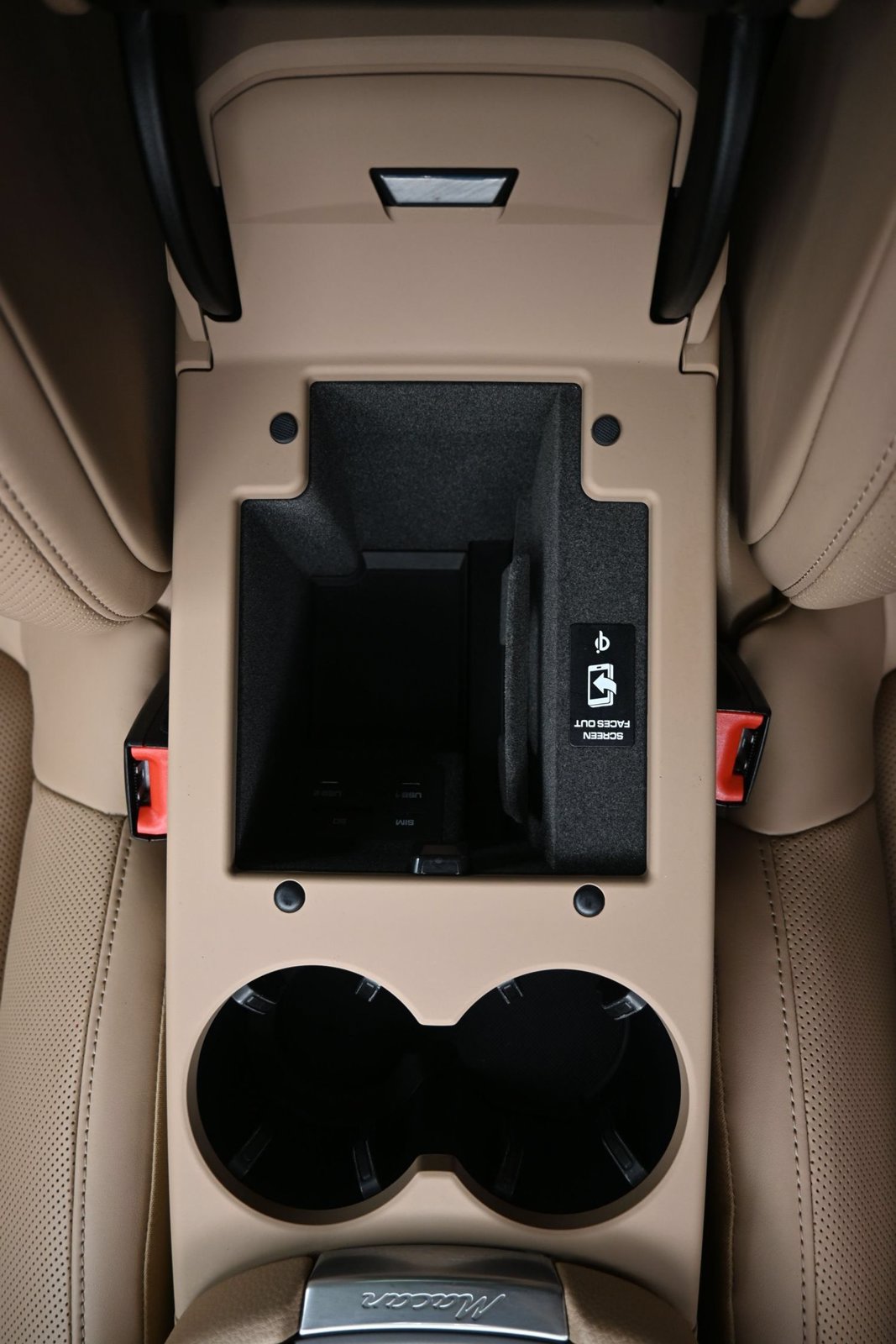 Certified 2025 Porsche Macan AWD/4WD image 19