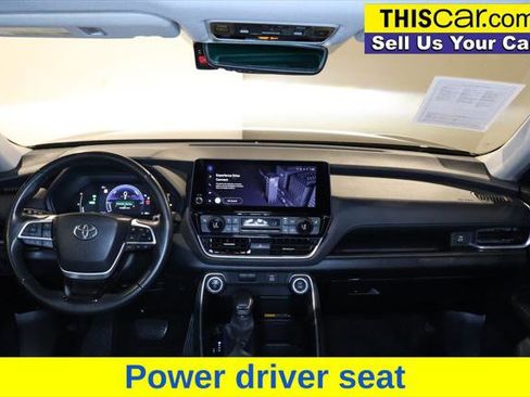 Used 2024 Toyota Grand Highlander XLE AWD/4WD image 17