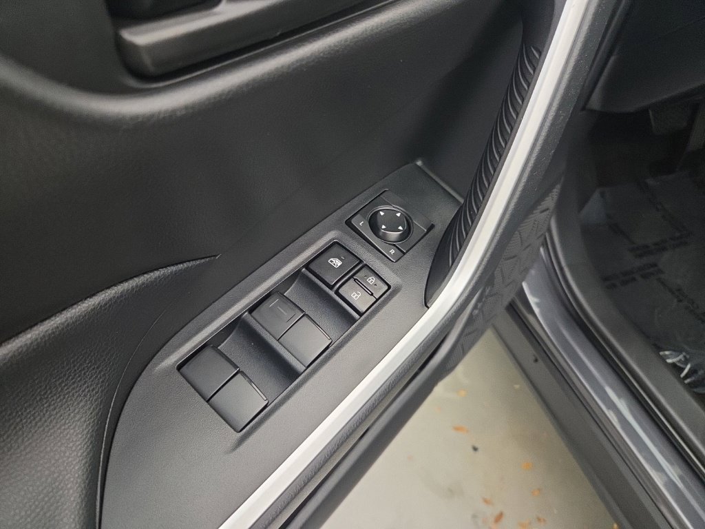 Used 2023 Toyota RAV4 LE AWD/4WD image 24