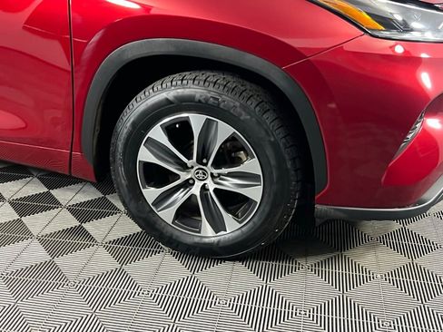 Used 2021 Toyota Highlander XLE image 11