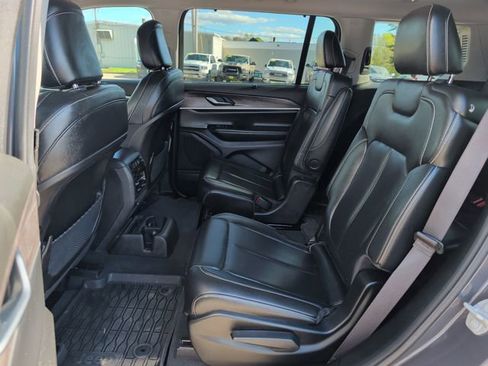 Used 2023 Jeep Grand Cherokee L Limited w/ Luxury Tech Group II AWD/4WD image 27