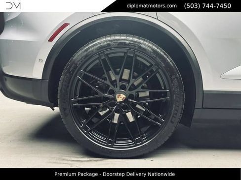 Used 2025 Porsche Macan 4 Electric w/ Premium Package AWD/4WD image 42