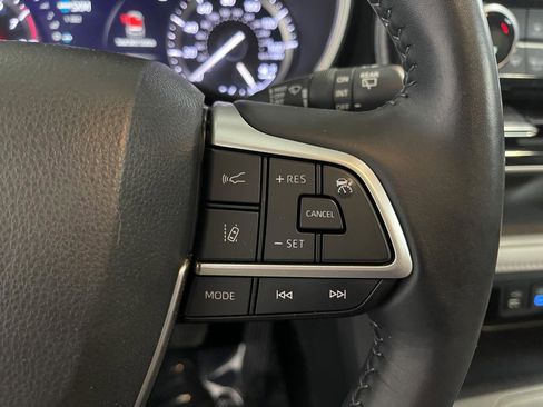 Used 2022 Toyota Highlander XLE image 23