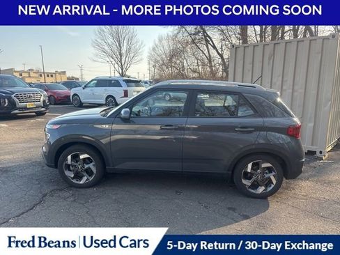 Used 2023 Hyundai Venue SEL image 6