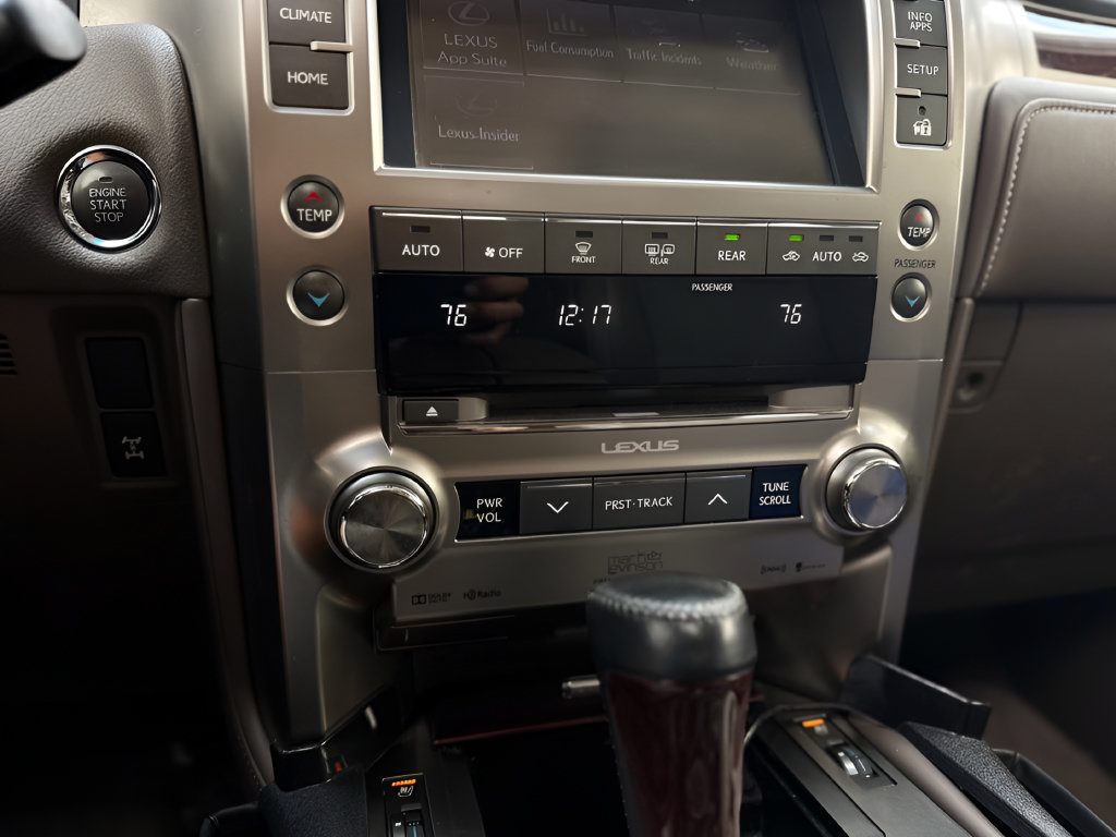 Used 2017 Lexus GX 460 Luxury w/ Preferred Accessory Package AWD/4WD image 9