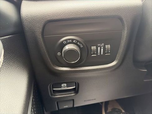 Used 2022 Jeep Grand Cherokee L Laredo w/ Luxury Tech Group I AWD/4WD image 19