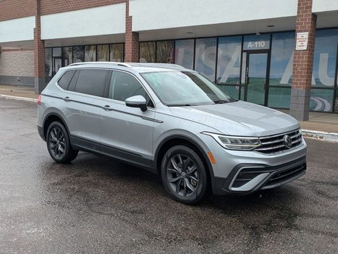 Used 2022 Volkswagen Tiguan SE FWD image 3