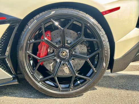Used 2020 Lamborghini Aventador SVJ image 21