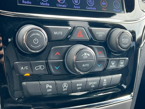 Used 2019 Jeep Grand Cherokee Limited w/ Trailer Tow Group IV AWD/4WD image 30
