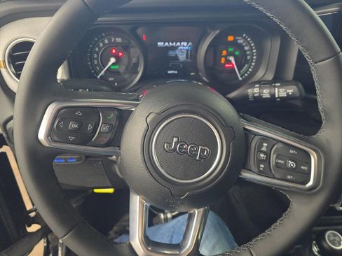 Used 2025 Jeep Wrangler Unlimited Sahara w/ Safety Group image 8