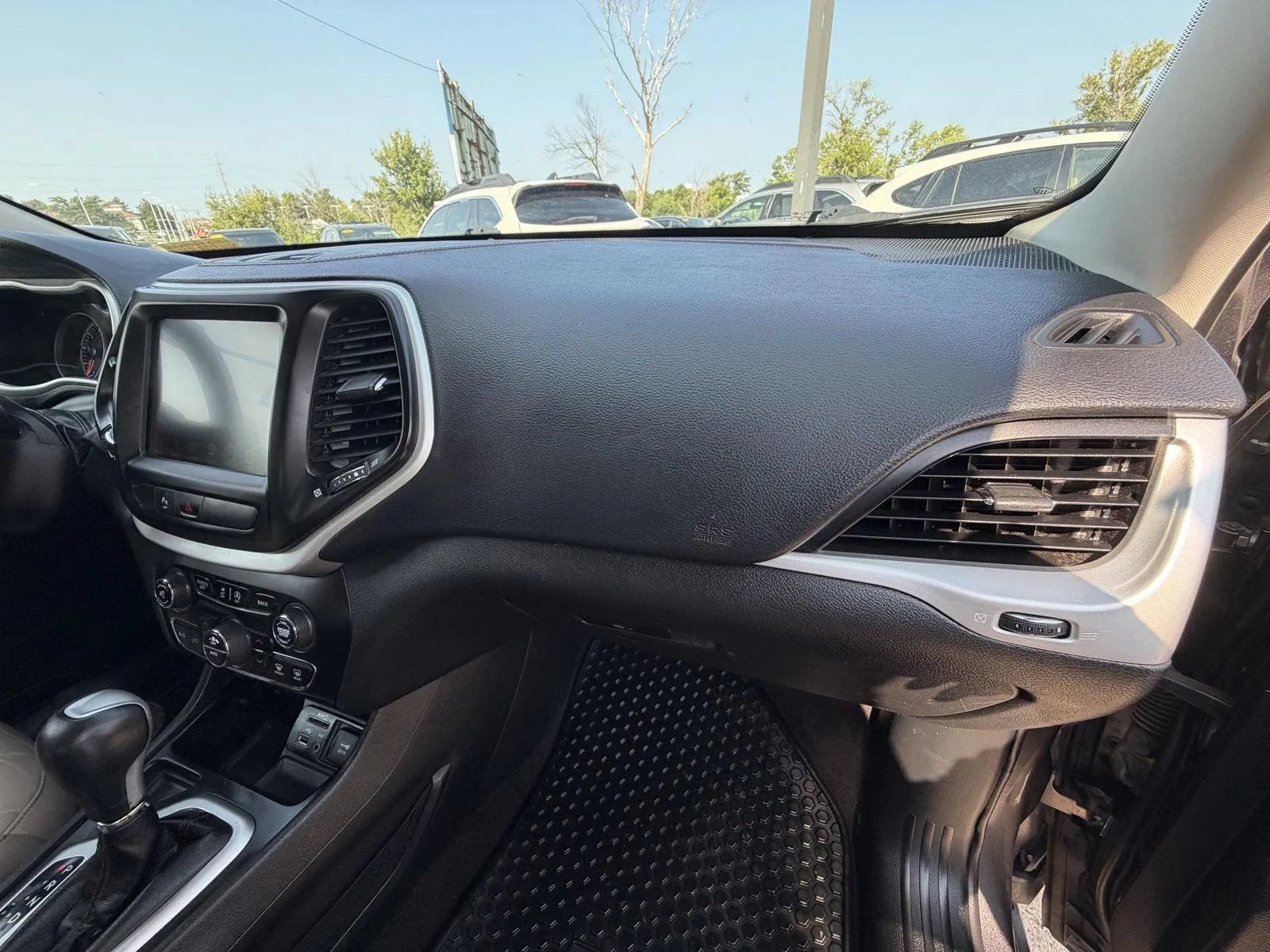 Used 2018 Jeep Cherokee Limited FWD image 14