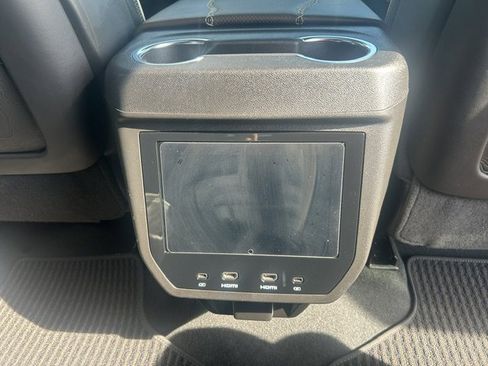 Used 2025 GMC Yukon XL Denali Ultimate AWD/4WD image 13