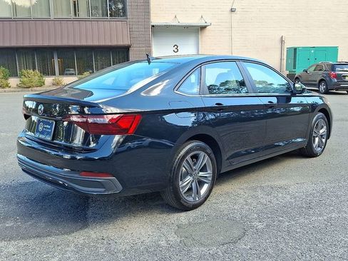 Certified 2023 Volkswagen Jetta SE image 11