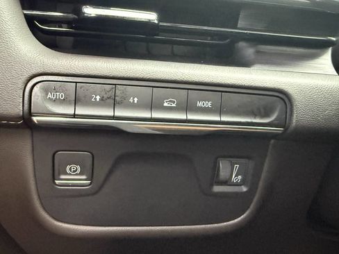 Used 2021 Cadillac Escalade Premium Luxury image 25