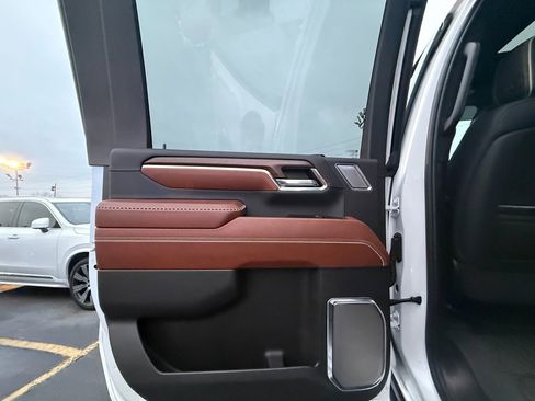 Used 2024 GMC Sierra 3500 Denali Ultimate image 18