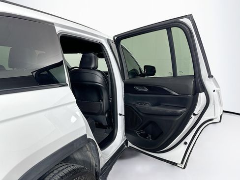 Used 2023 Jeep Grand Cherokee Altitude image 30