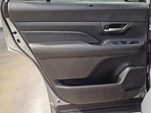 Used 2025 Toyota Grand Highlander AWD image 33