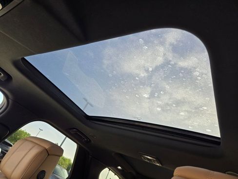 Used 2024 Land Rover Discovery Dynamic SE image 16