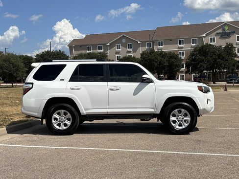 Certified 2020 Toyota 4Runner SR5 Premium w/ Moonroof Package RWD image 6