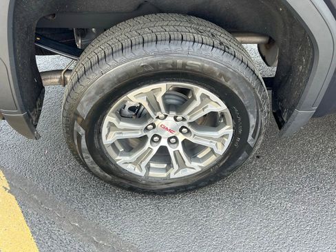 Used 2025 GMC Sierra 1500 SLT image 9