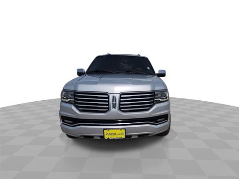 Used 2016 Lincoln Navigator Select AWD/4WD image 3