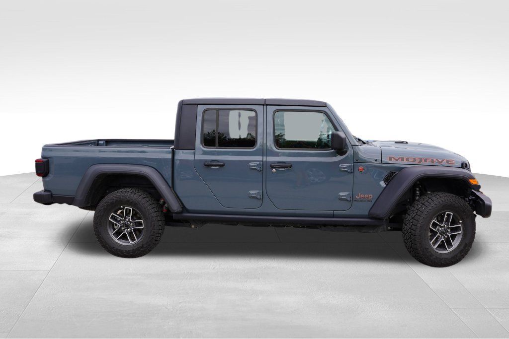 Used 2026 Jeep Gladiator Mojave AWD/4WD image 2