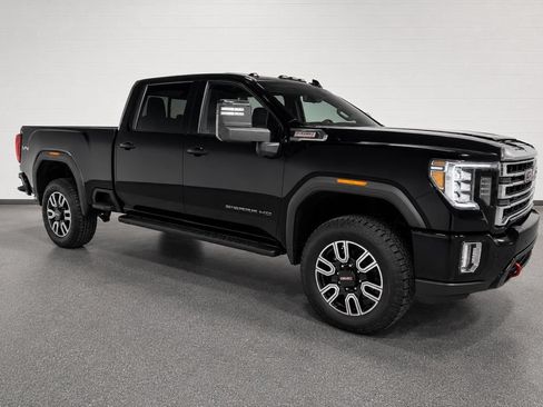 Used 2022 GMC Sierra 2500 AT4 w/ AT4 Preferred Package AWD/4WD image 4