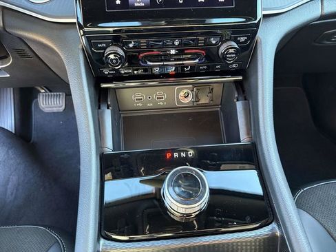Used 2025 Jeep Grand Cherokee L Altitude image 23
