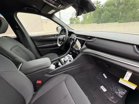 New 2025 Jeep Grand Cherokee L Laredo w/ Luxury Tech Group I image 33