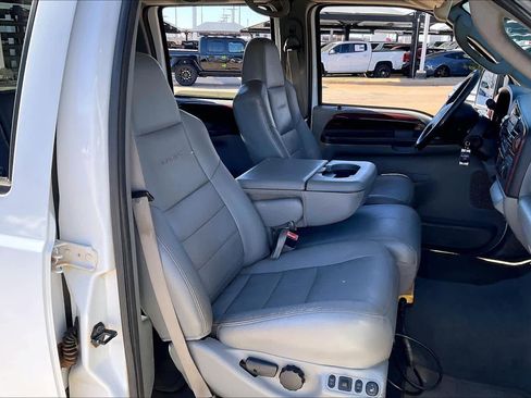 Used 2006 Ford F350 Lariat image 9