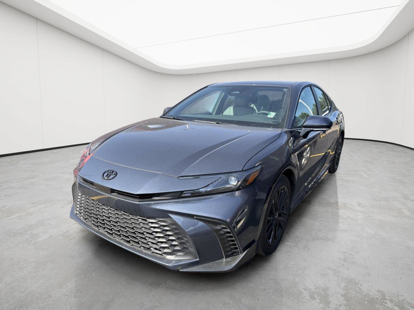 Used 2026 Toyota Camry SE FWD image 3