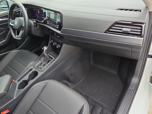 Used 2023 Volkswagen Jetta SE w/ Panoramic Sunroof Package image 32