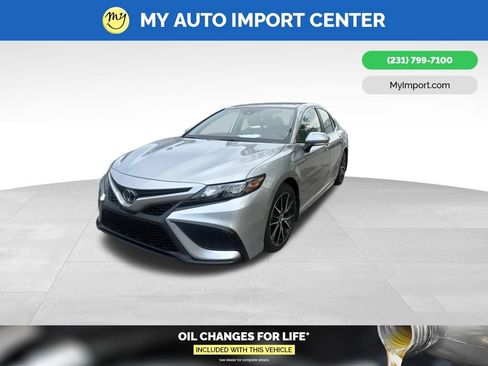 Used 2023 Toyota Camry SE AWD/4WD image 3