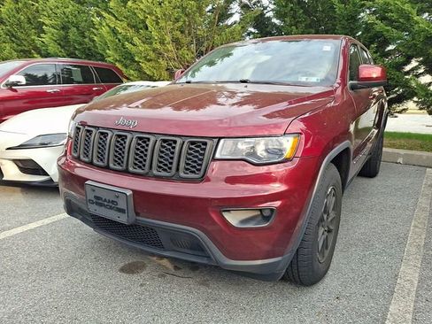 Used 2018 Jeep Grand Cherokee Laredo image 2