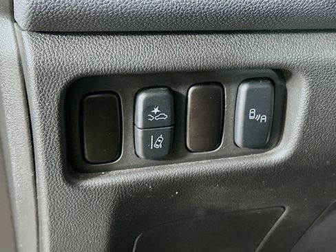 Used 2025 Mitsubishi Outlander Sport SE image 17