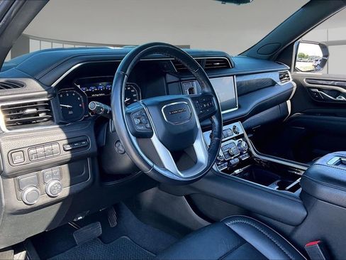 Used 2021 GMC Yukon Denali w/ Denali Premium Package RWD image 13
