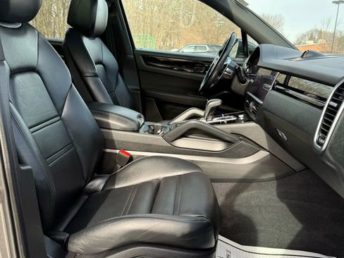 Used 2021 Porsche Cayenne AWD/4WD image 26