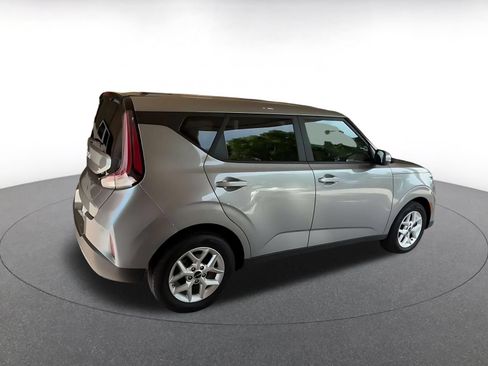 Used 2025 Kia Soul LX w/ LX Technology Package FWD image 12
