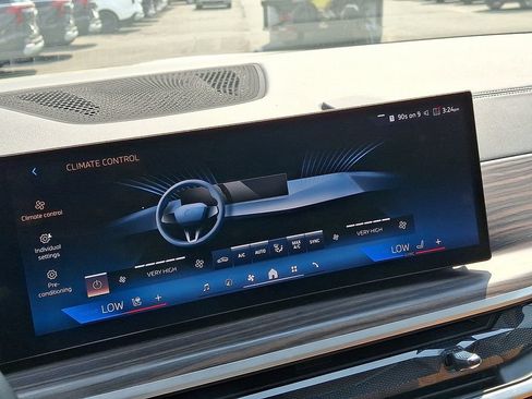Used 2025 BMW X7 xDrive40i w/ Premium Package AWD/4WD image 17