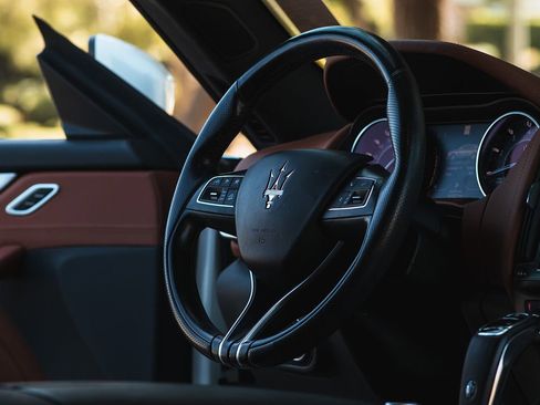 Used 2022 Maserati Levante GT image 32