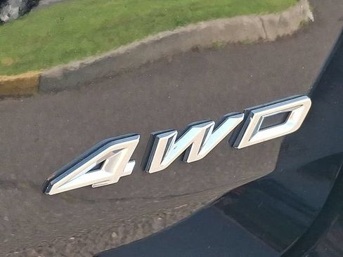 Used 2023 Ford Explorer XLT AWD/4WD image 32