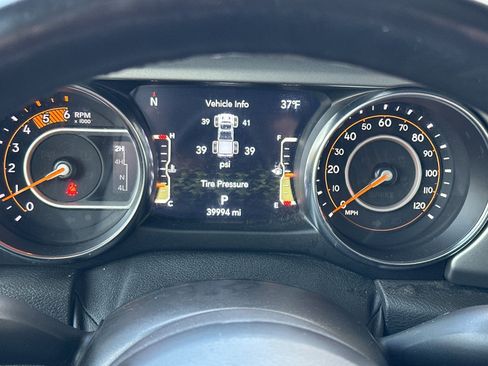 Used 2021 Jeep Gladiator Willys image 22